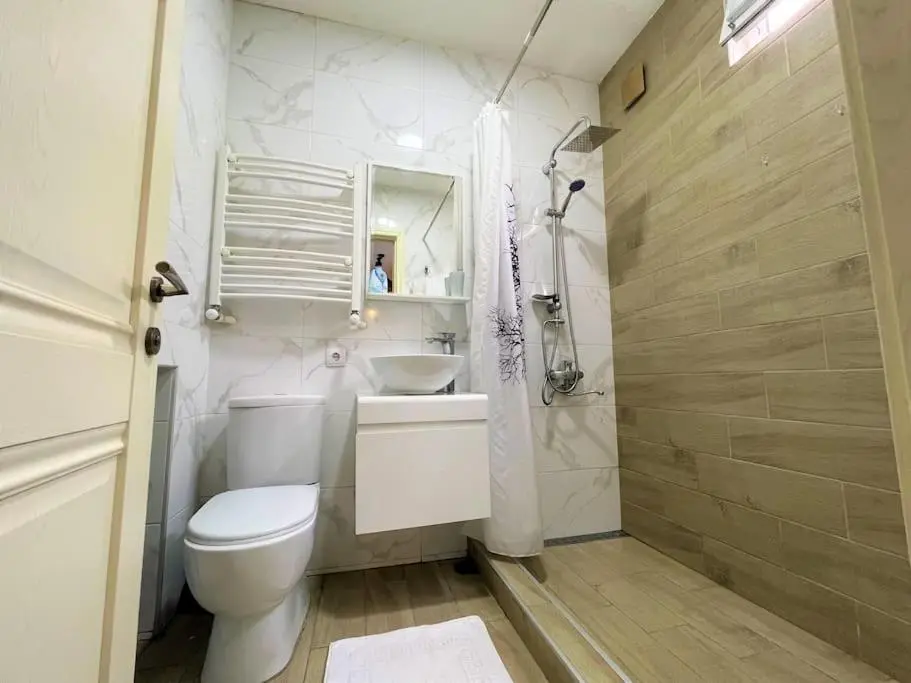 Image 2 of New Apartment Near Central Station