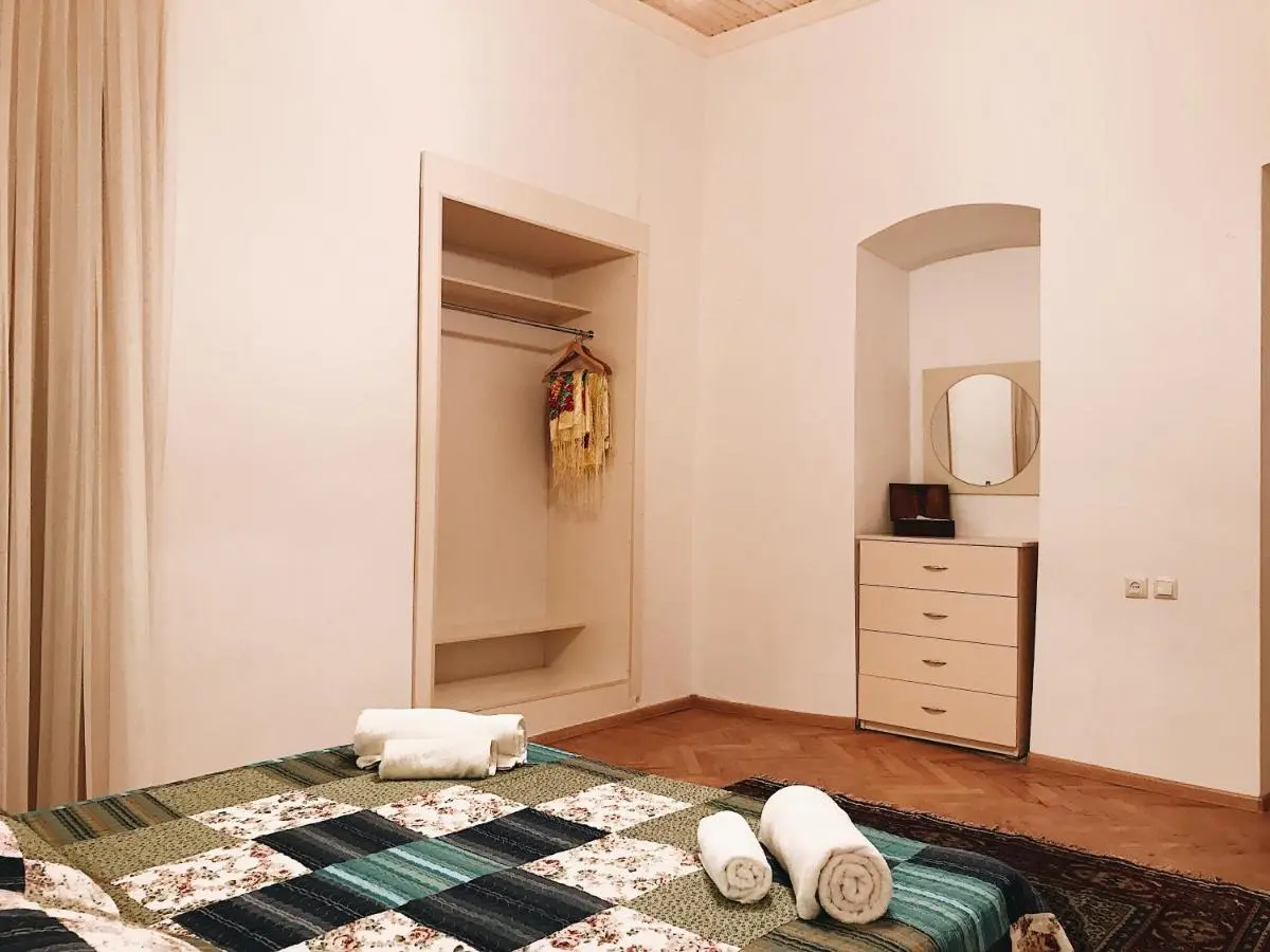 Image 6 of Old City Apartment