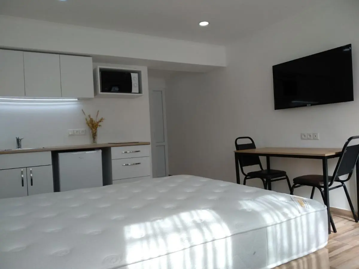 Image 3 of Old City LG Apartments