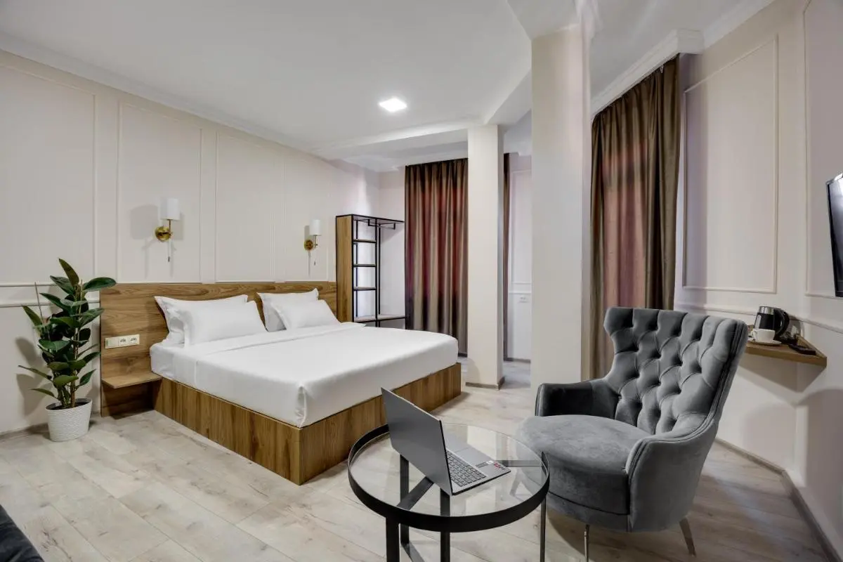 Image 2 of Regraph Hotel