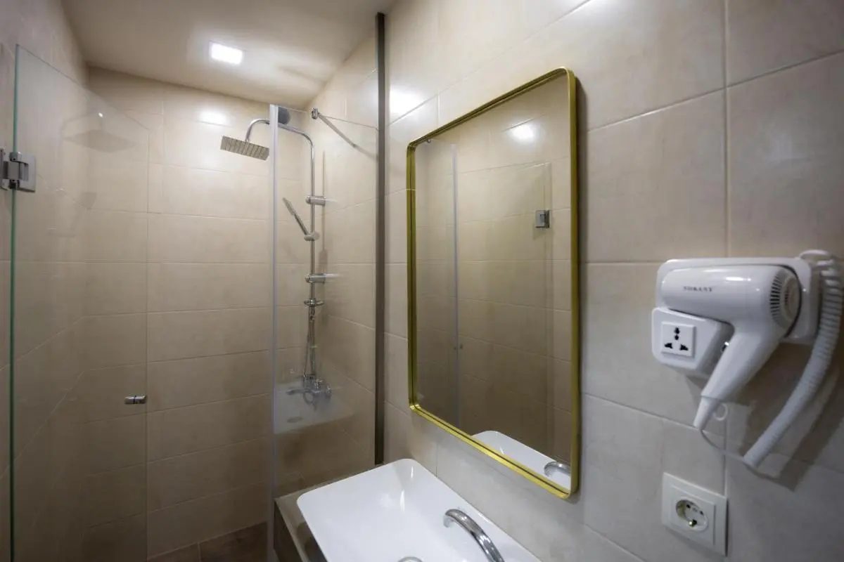 Image 3 of Regraph Hotel