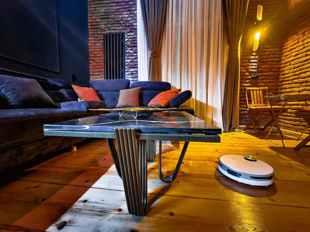 Image 2 of Top Floor Apartment+Balcony in sololaki / Room 25
