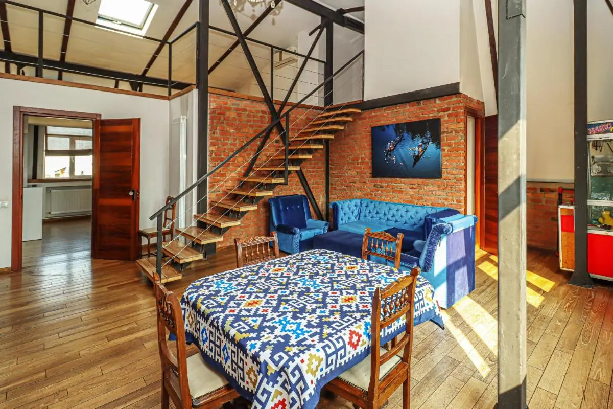 Image 5 of Vintage Mezzanine Apt in City Center – By Wehost