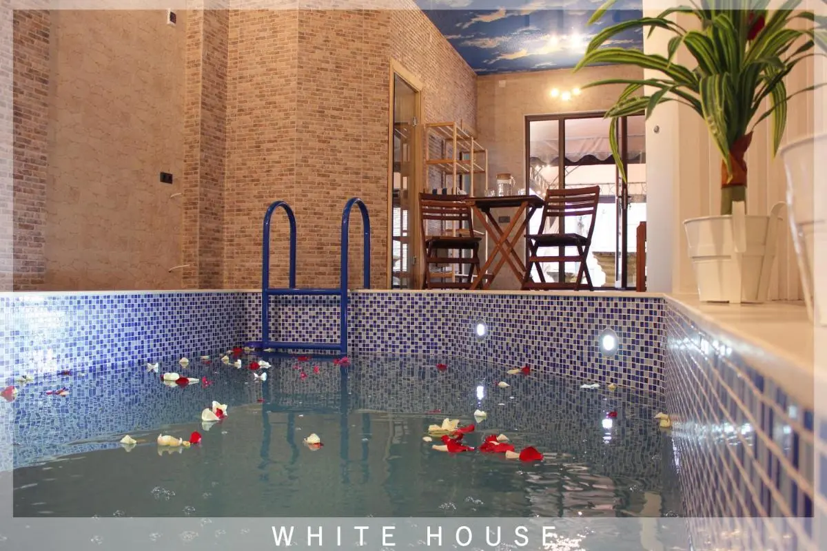 Image 3 of White House