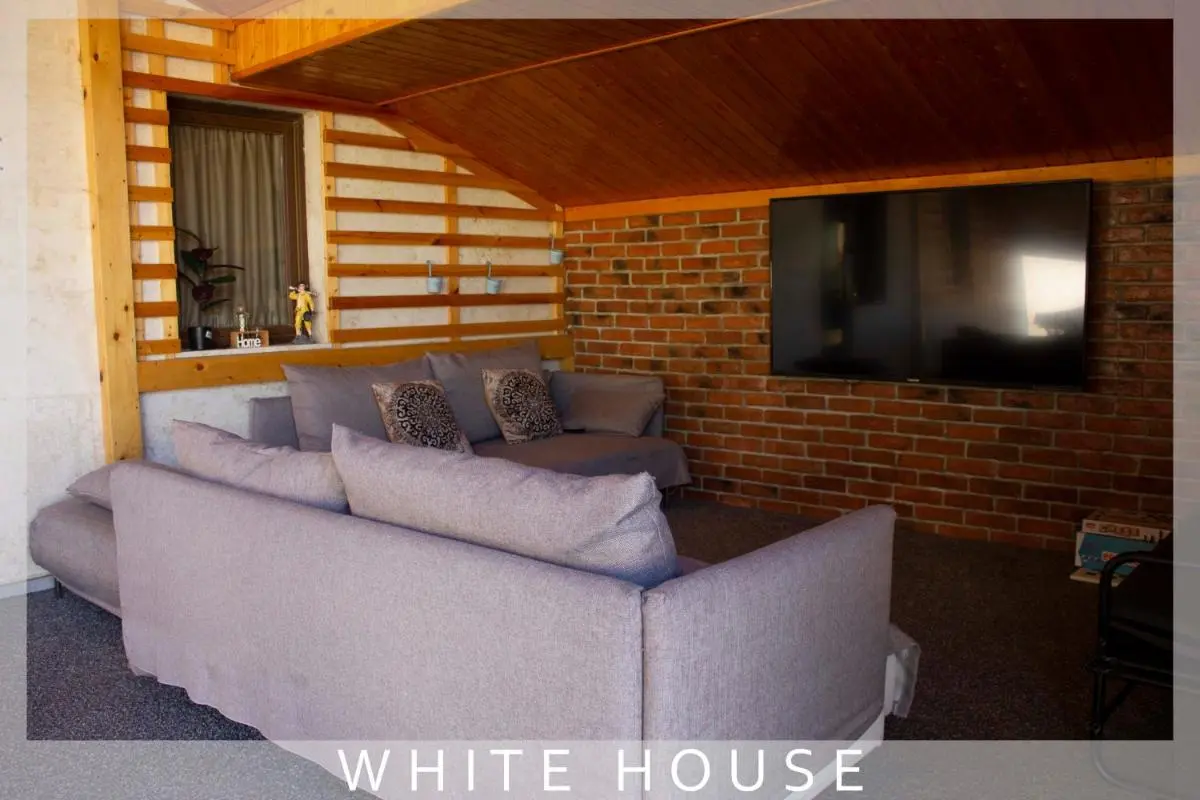 Image 5 of White House