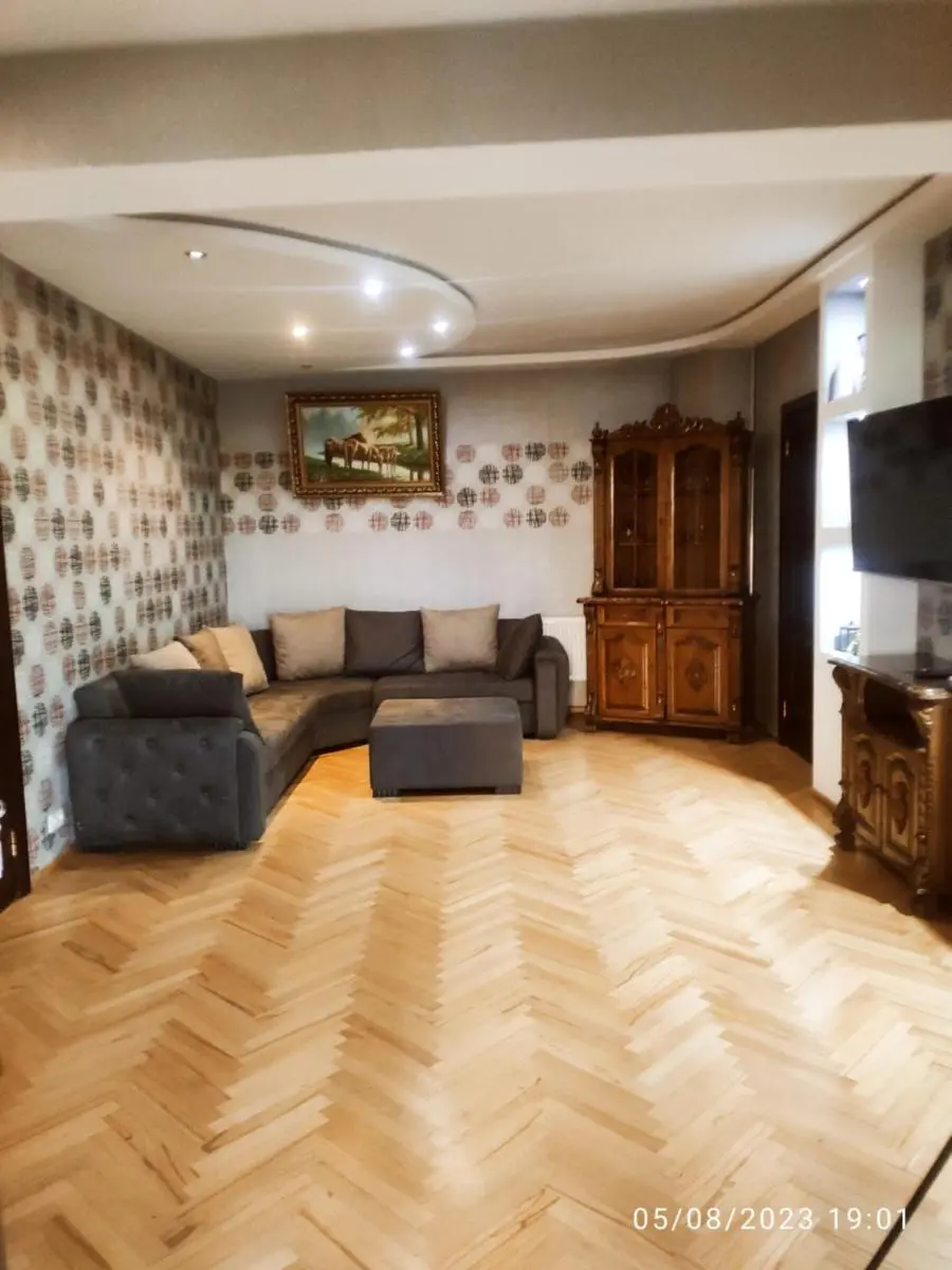 Image 4 of komfort